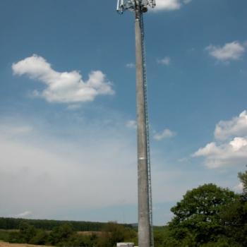 cs 25 m-es antennatart oszlop 2004.jpg